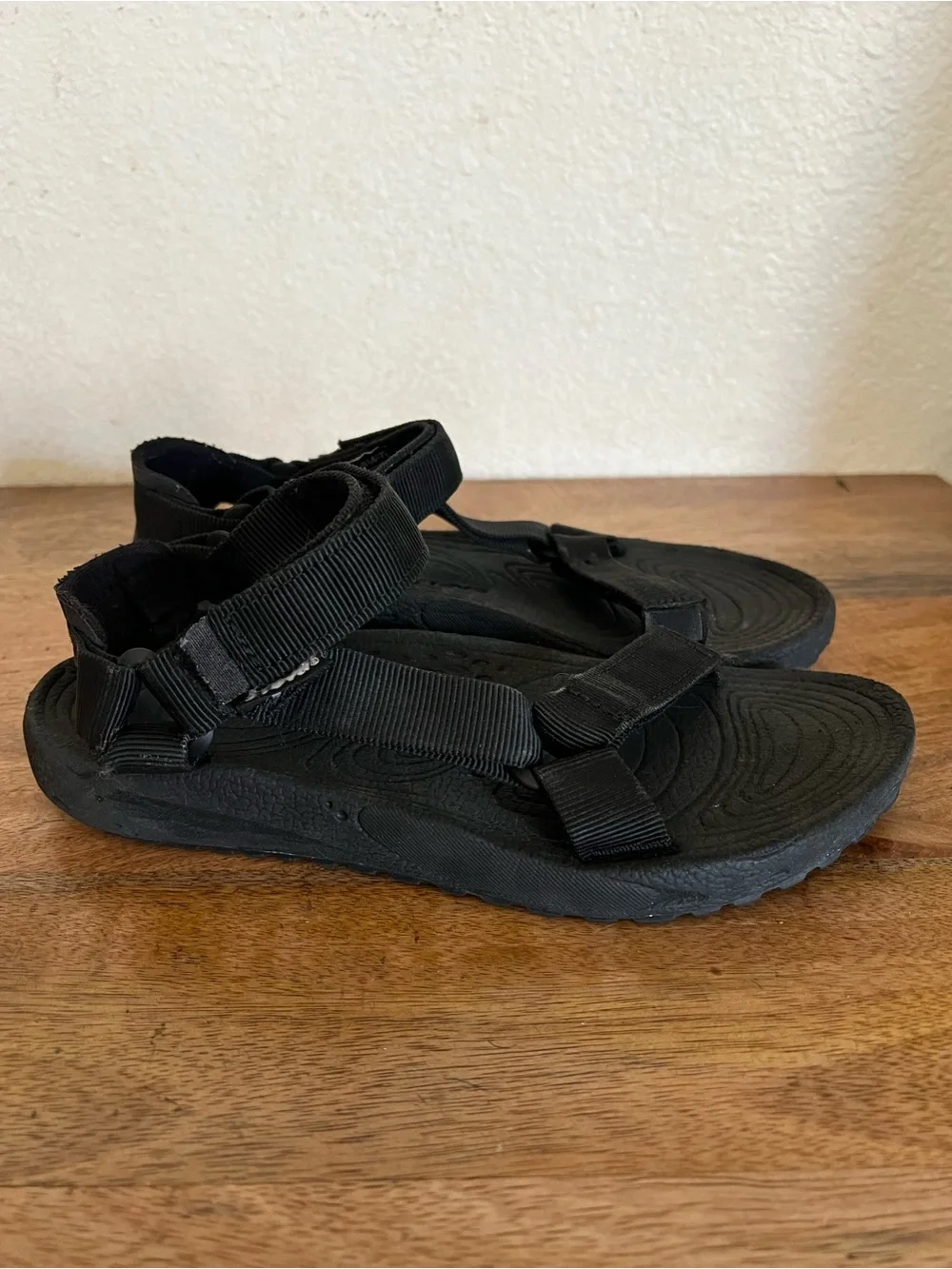 Teva Hurricane Sport Sandals Men's Black on Black Adjustable Straps Size 8